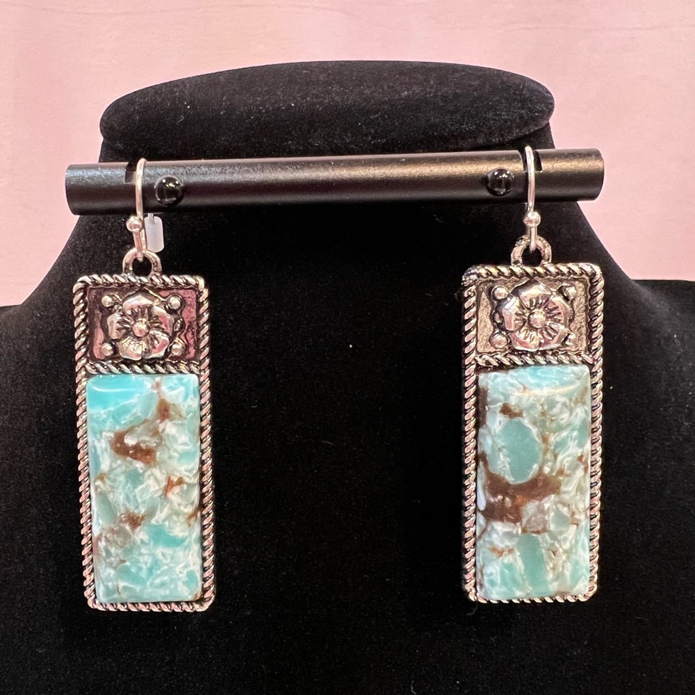 Women’s Turquoise Silvertone Antique earrings - Picture 1 of 3